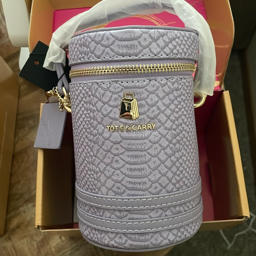 Purses - Picture 4 of 5